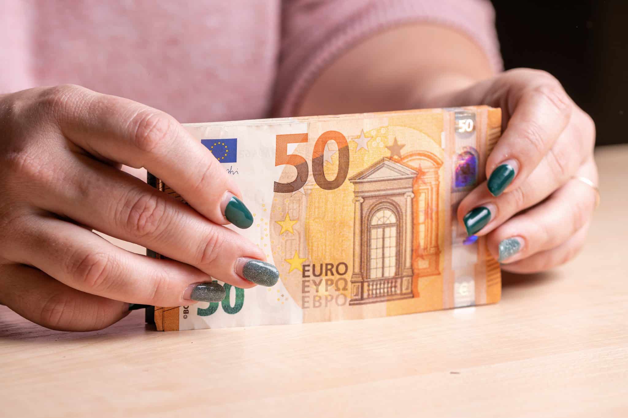 virements peu de français le savent mais il est strictement interdit de faire des virements entre vos comptes, les comptes concernés